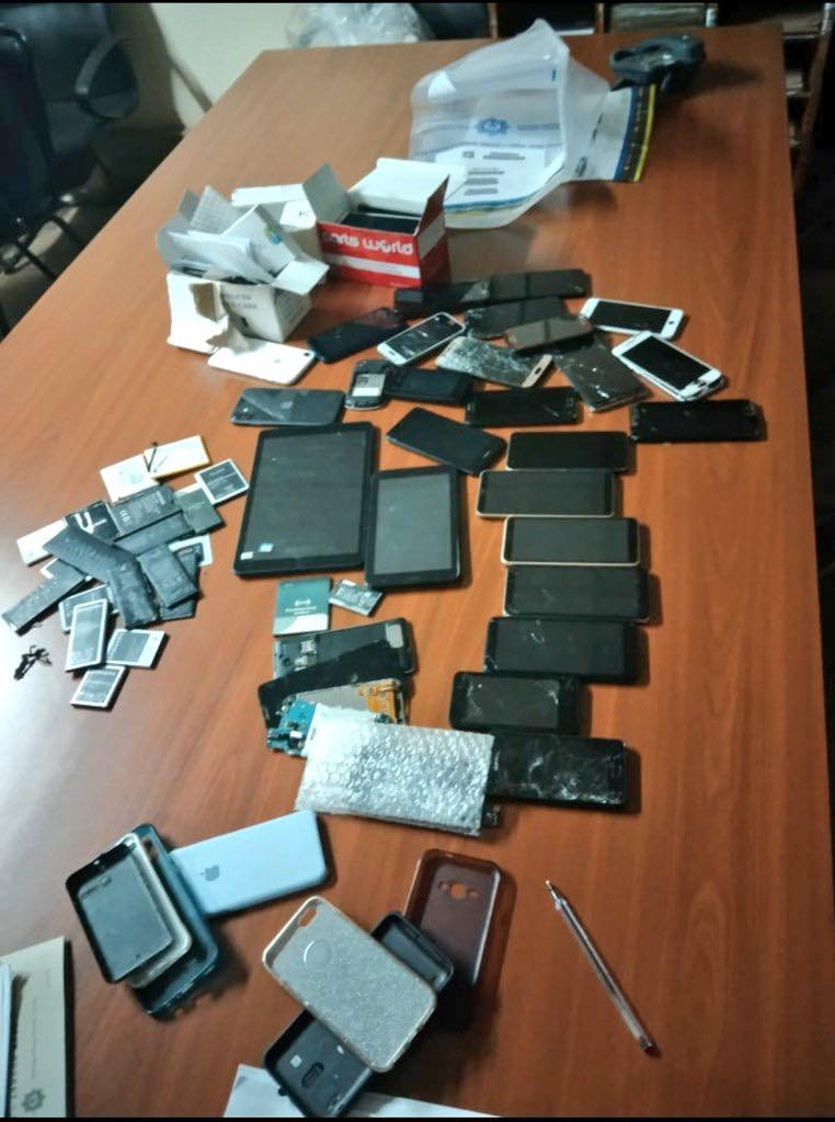 Suspect arrested with suspected stolen cellular phones