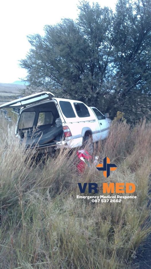 Three injured in a single-vehicle collision on the R702