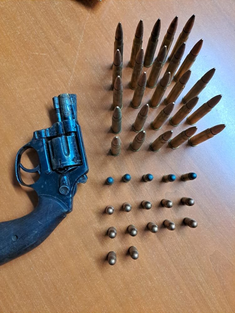 Two suspects arrested in Bekkersdal for possession of an unlicensed firearm and ammunition