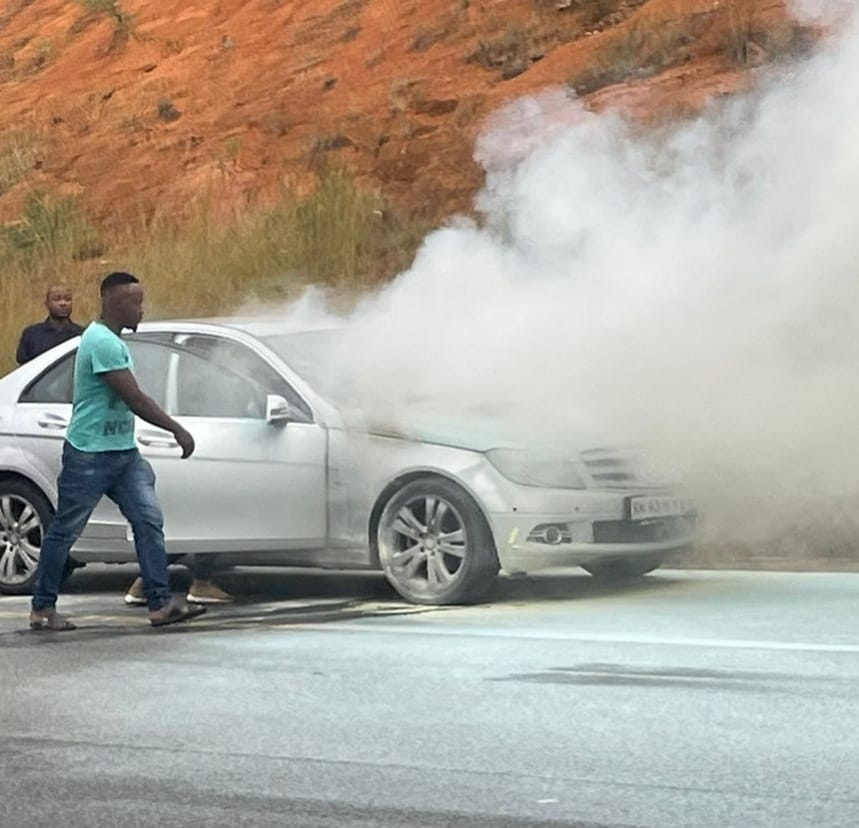 Vehicle fire on the N1 direction North at Ysterberg