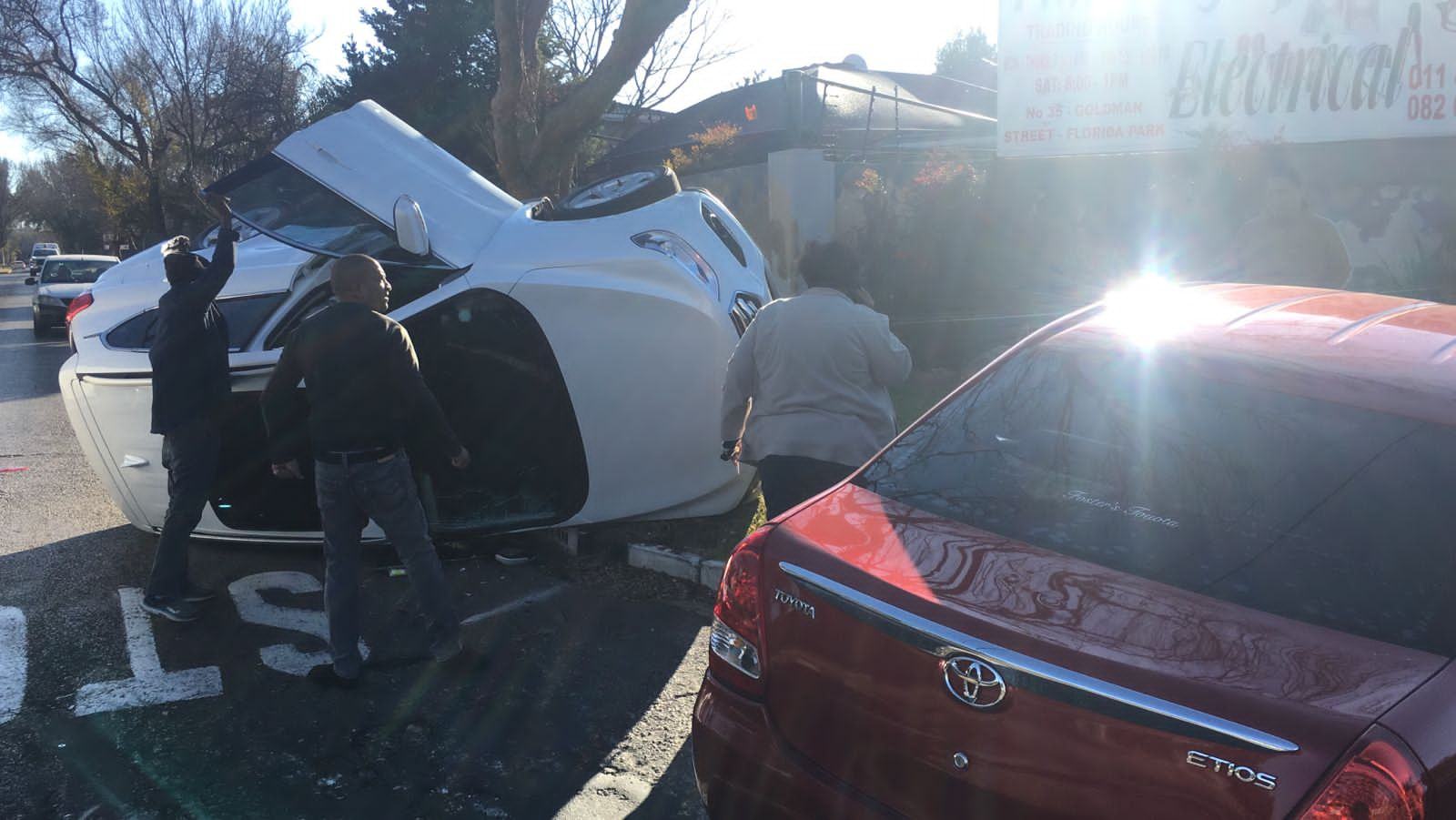 Road crash on Louis Botha and William Nicol, Florida North