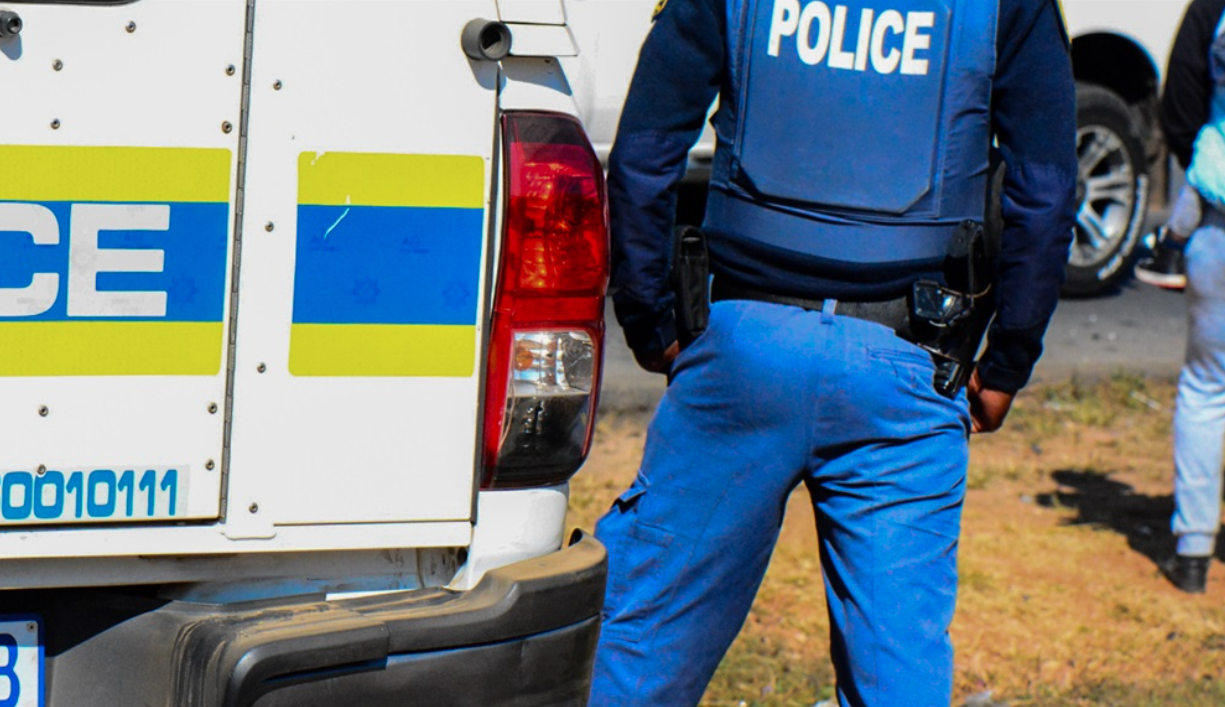 Robbery suspects at fuel station came into a crossfire with an off-duty police officer