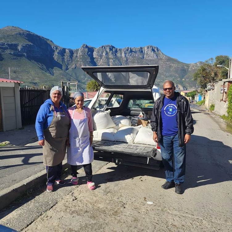 Mustadafin supports Hout Bay community kitchen with essential ingredients
