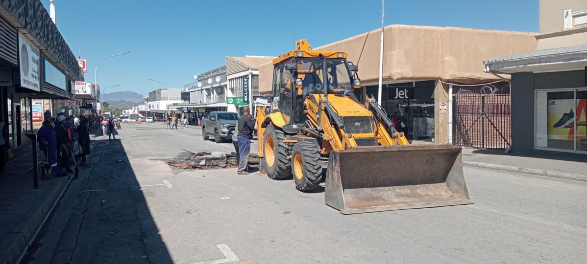 Section of High Street in Oudtshoorn currently closed for essential repair work