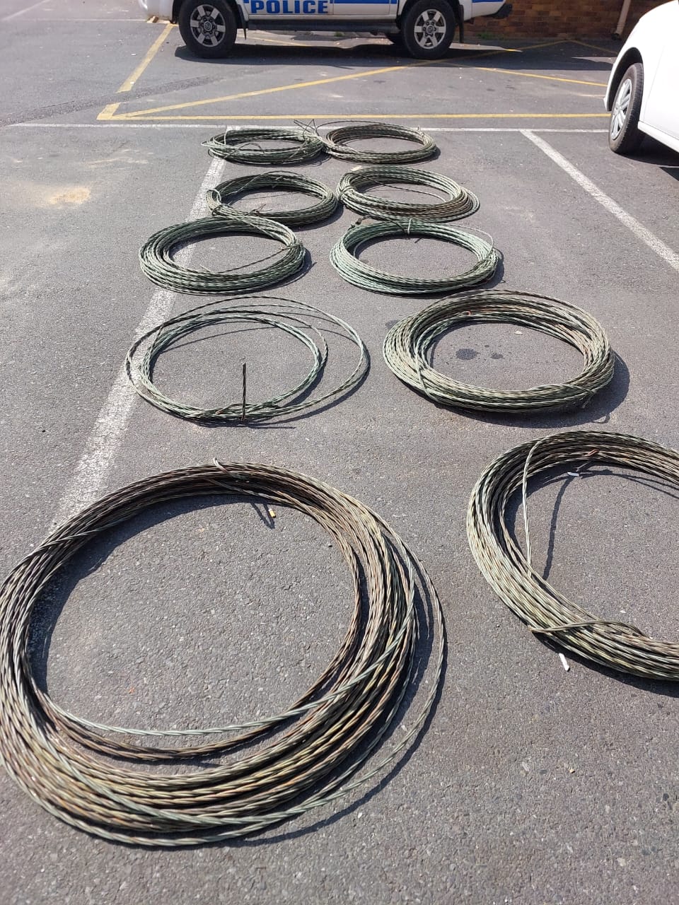 Police apprehend suspects with copper cables