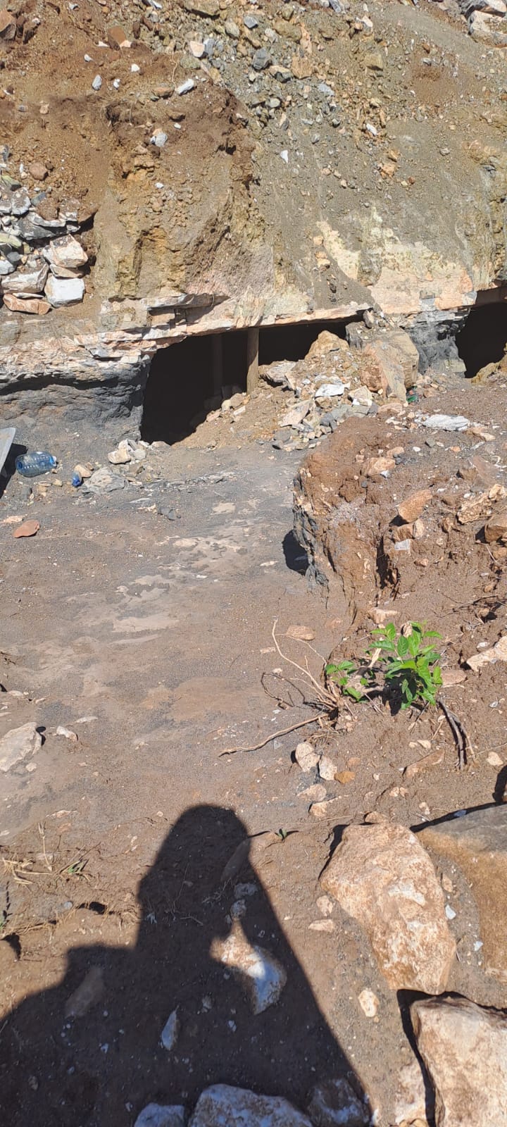 Police investigate an inquest case after the alleged illegal miner killed by rock at Atok, Bogalatladi Village