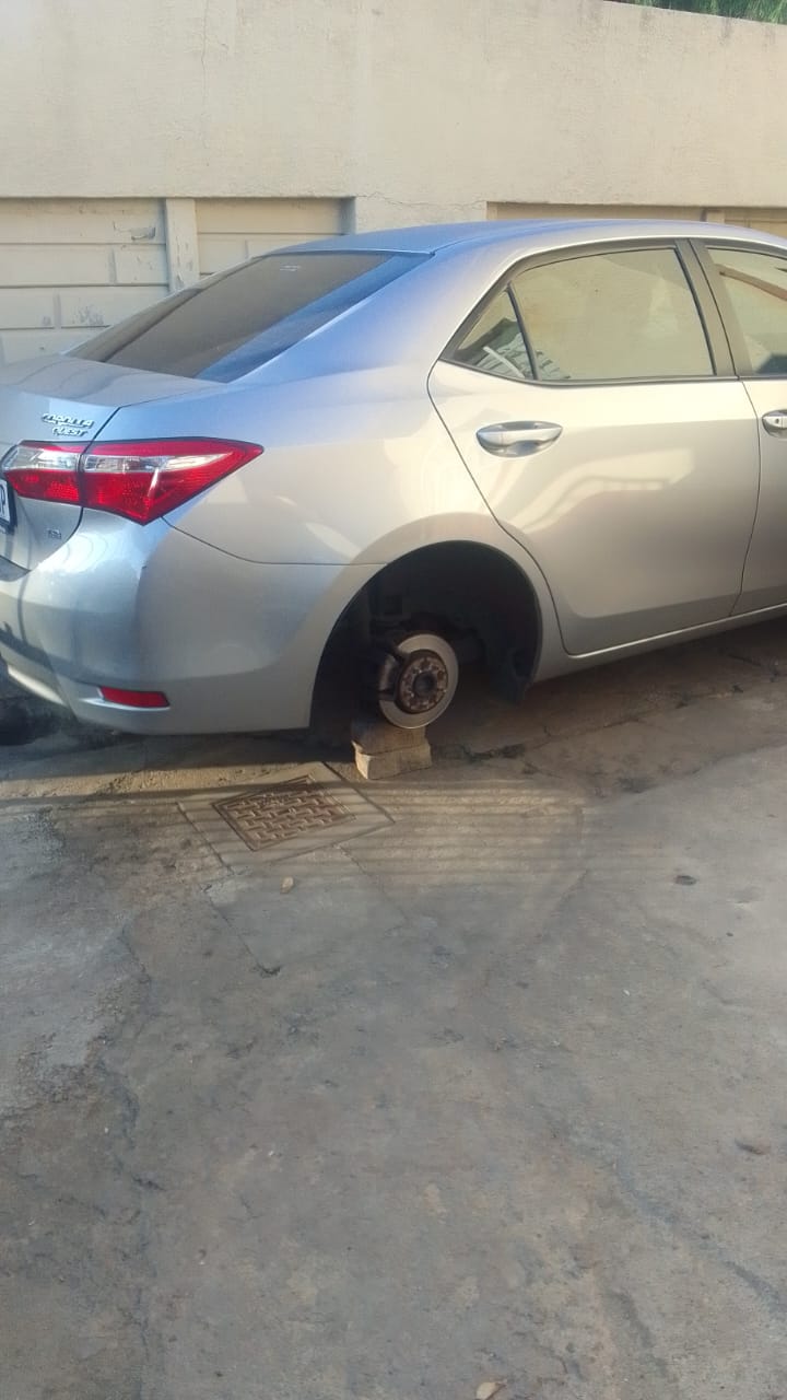 Theft of vehicle tyres in Albertville