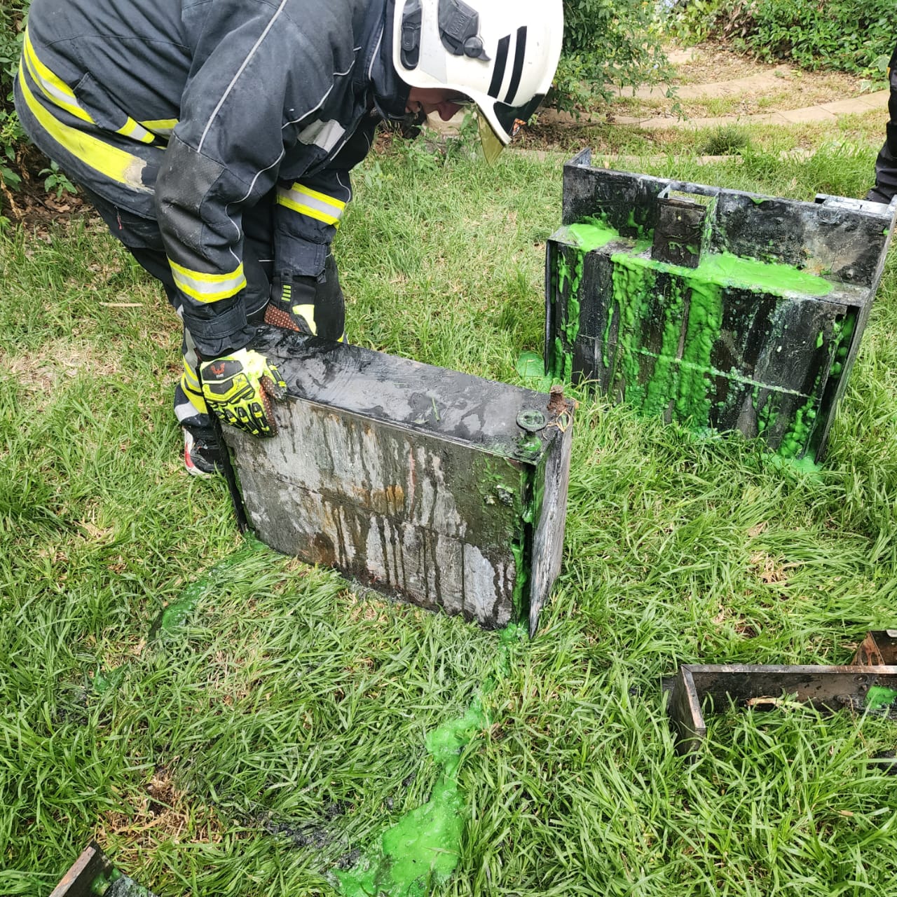 Two Lithium batteries caught alight in Muldersdrift