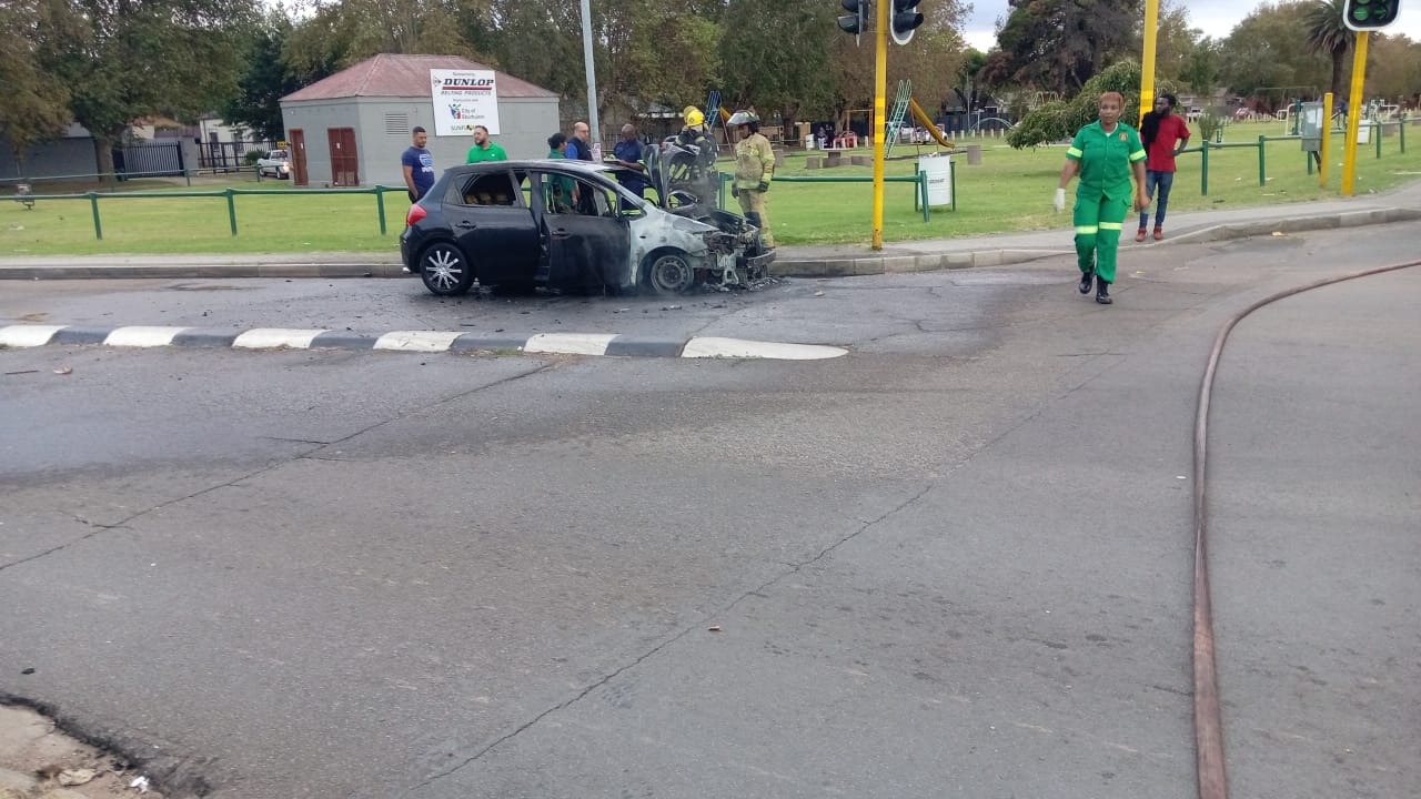 Vehicle fire extinguished in Boksburg