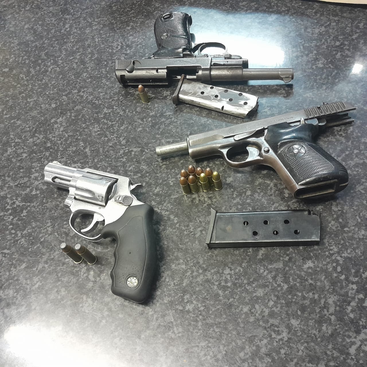 Four suspects arrested, three fireams and ammunition recovered