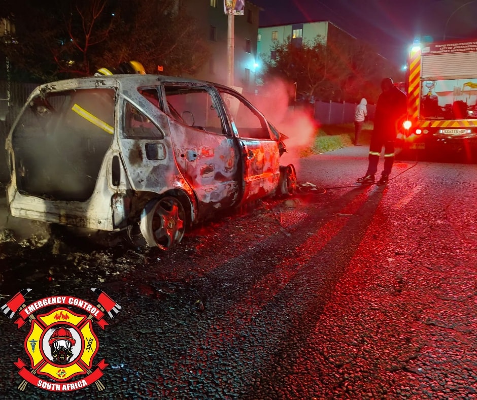 Light Motor Vehicle Fire on Main Reef Road in Fleurhof