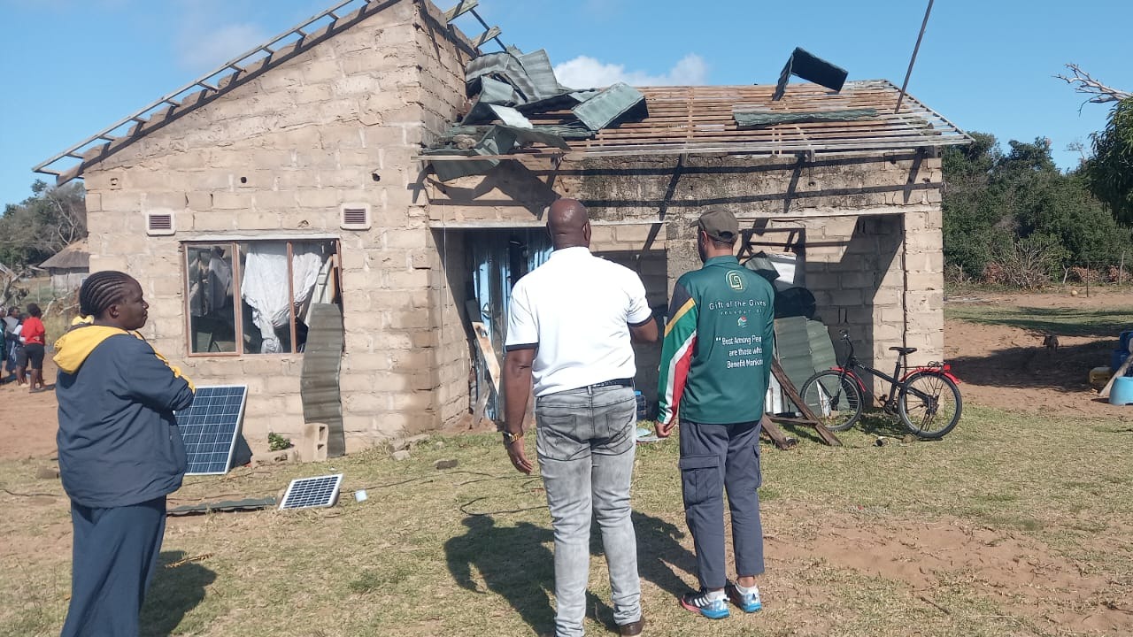 Disaster relief for 65 affected families in the Mahlungulu and eNkovukeni villages