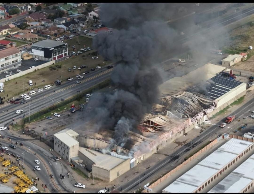 Update: Structural fire at Mikeva Hyper in Mossel Bay