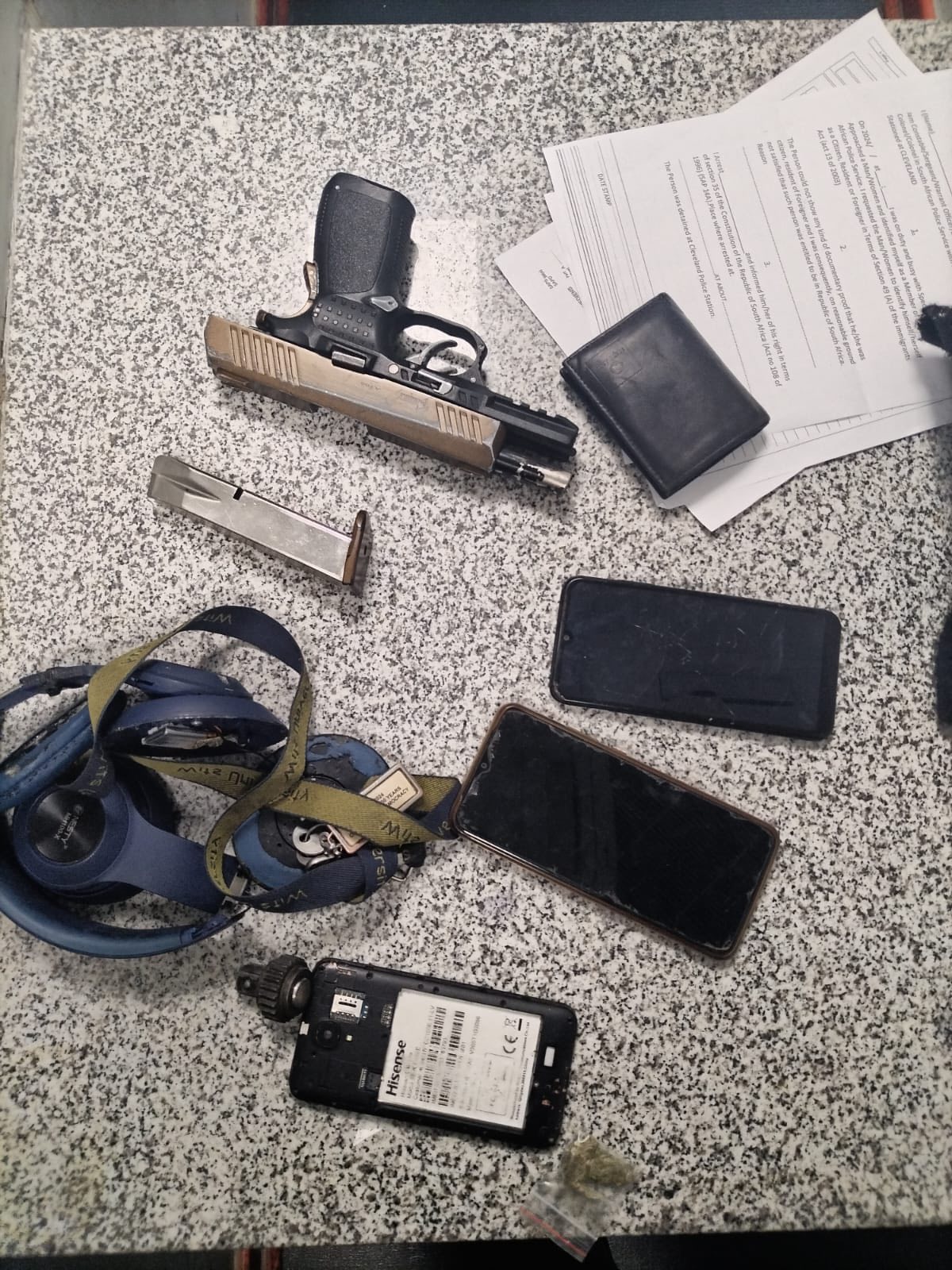 Suspects arrested for robbery and possession of an unlicensed firearm