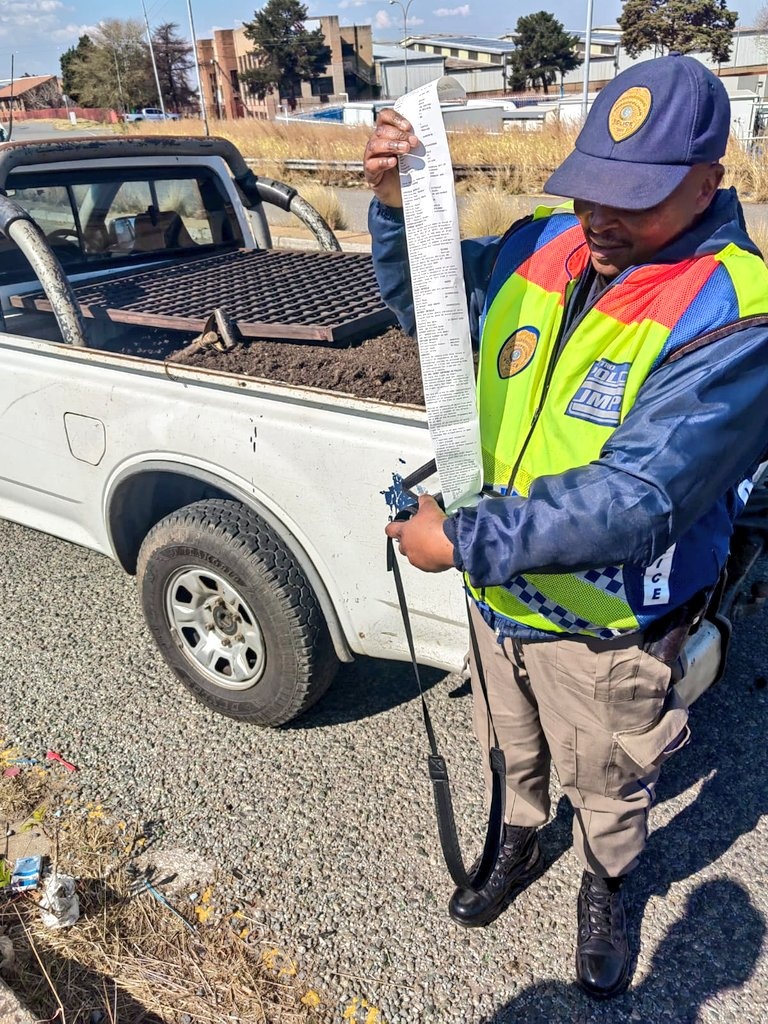 Do not fail to cover loose waste at the back of your vehicle