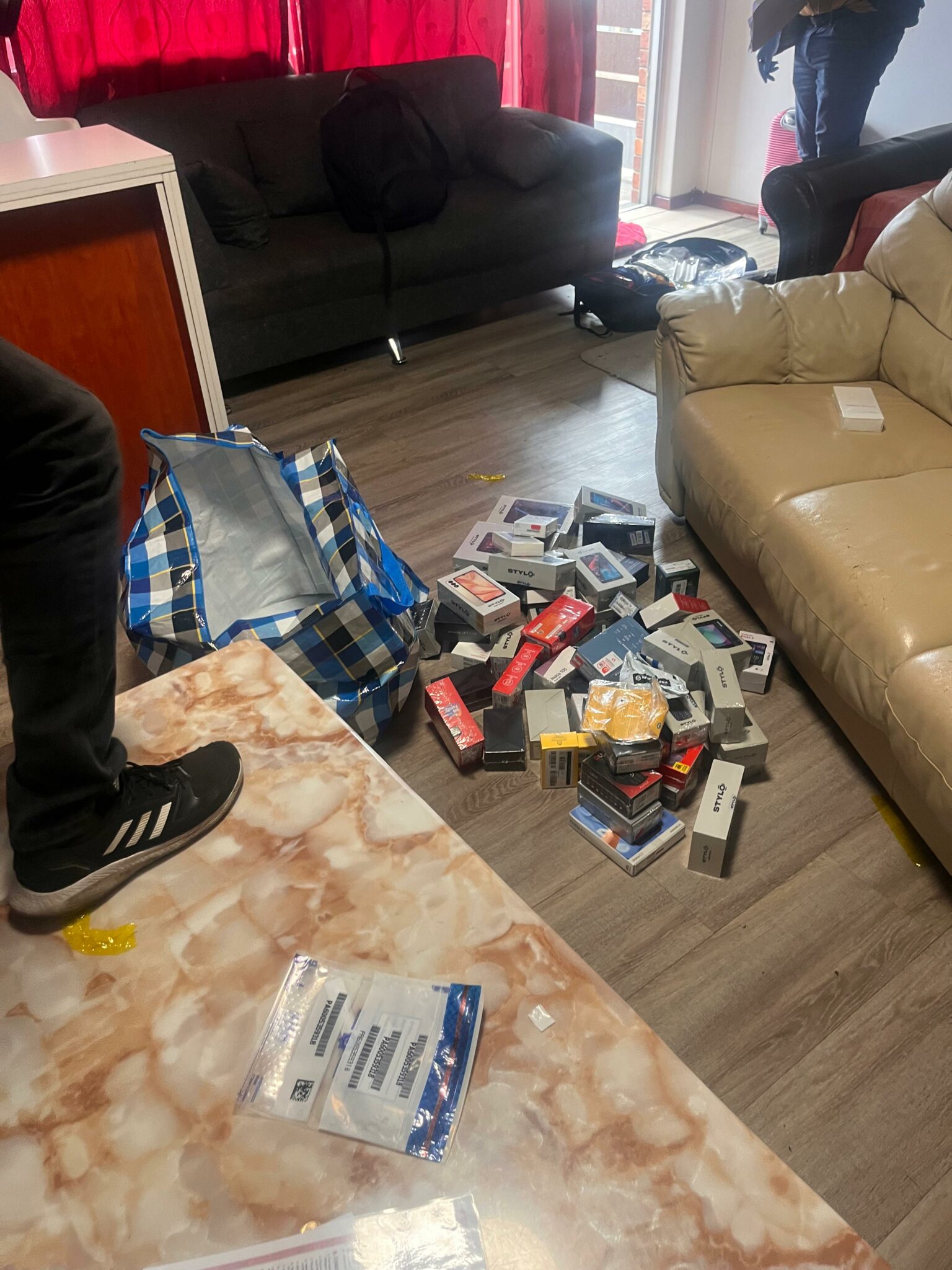 Suspect arrested for business robbery in East London