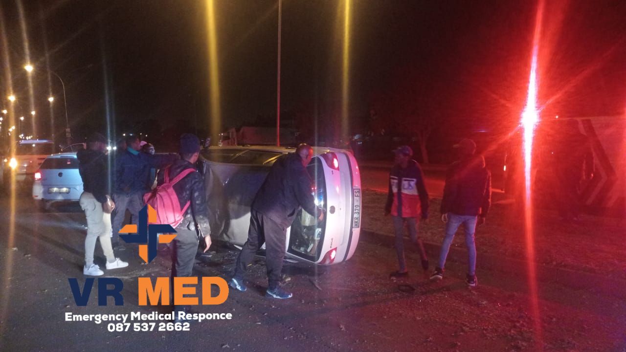 Two injured in a rollover crash on Rudolf Greyling Street, Bloemfontein