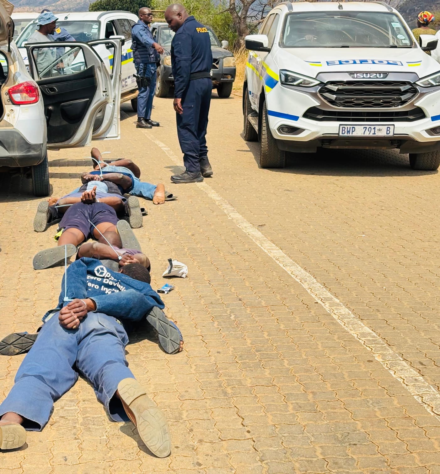 Five suspects arrested in the possession of gold bearing material in Elukwatini, Mpumalanga