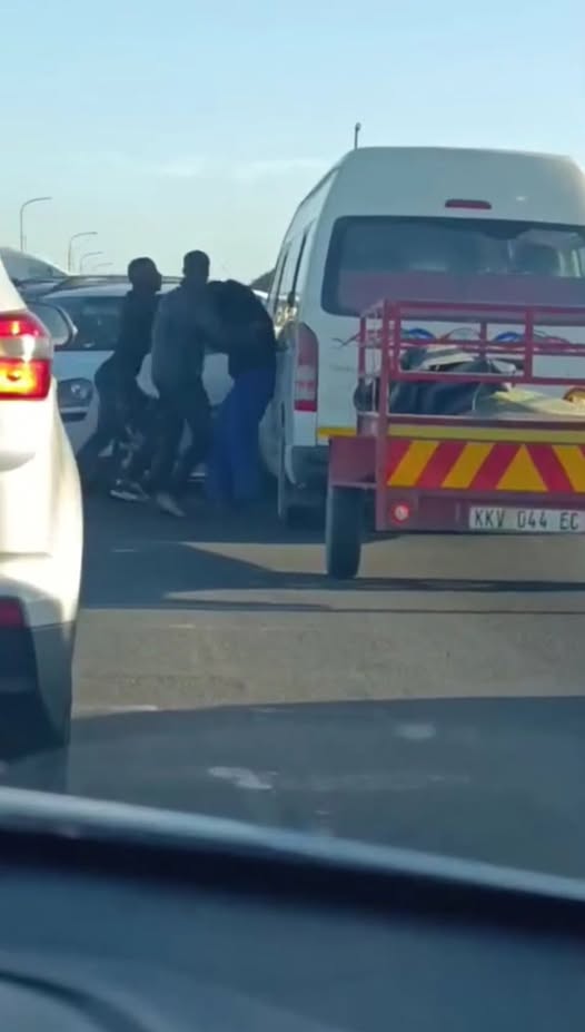 A road incident occurred in Cape Town involving a taxi driver from the Eastern Cape and a driver of a VW Golf