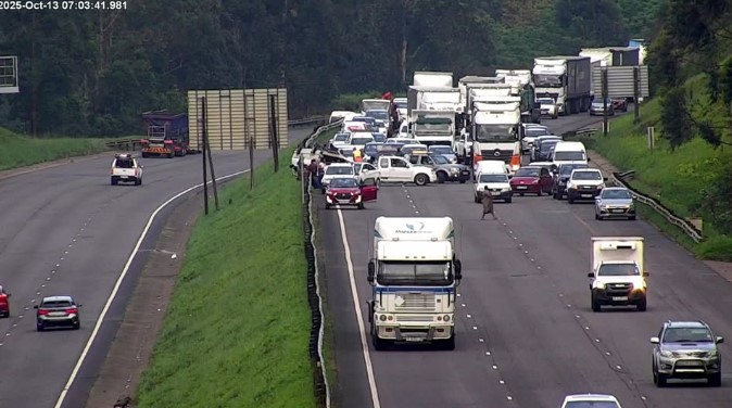 The N3 southbound before Mariannhill Toll Plaza right lane remains closed following the accident involving a minibus carrying school children