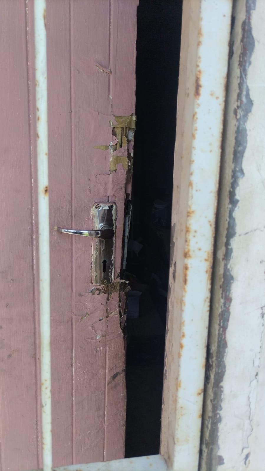 Relative Suspect Apprehended After Attempted Break-In Rockgarden Place, Phoenix