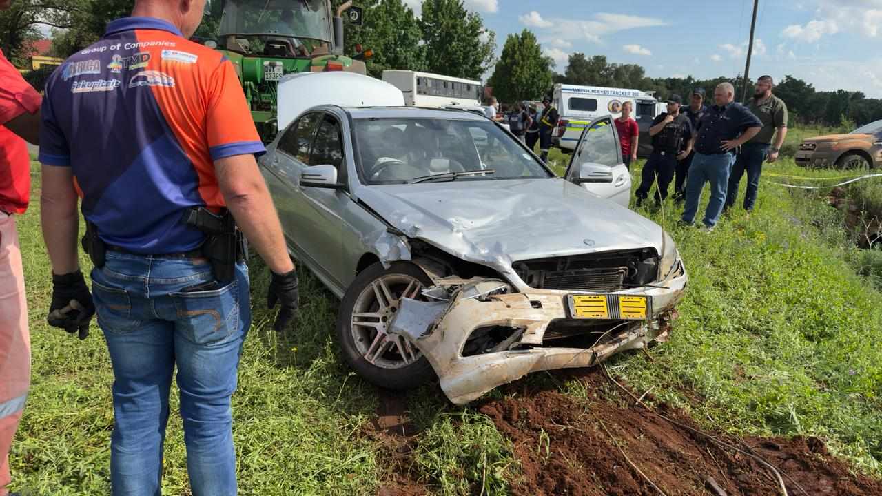 Housebreaking suspects arrested after a high-speed chase