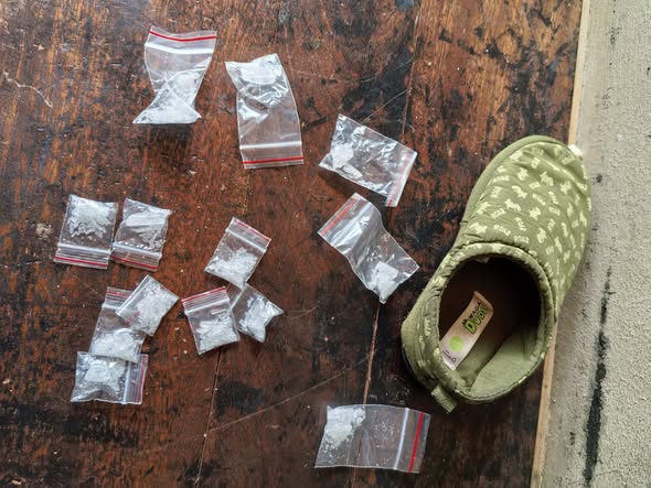 Two suspects remanded in police custody for possession and dealing in drugs