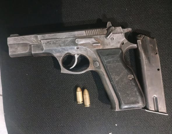 Suspects arrested in possession of illegal firearms