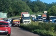 Truck crashes into the centre median between Bellville & Northdene
