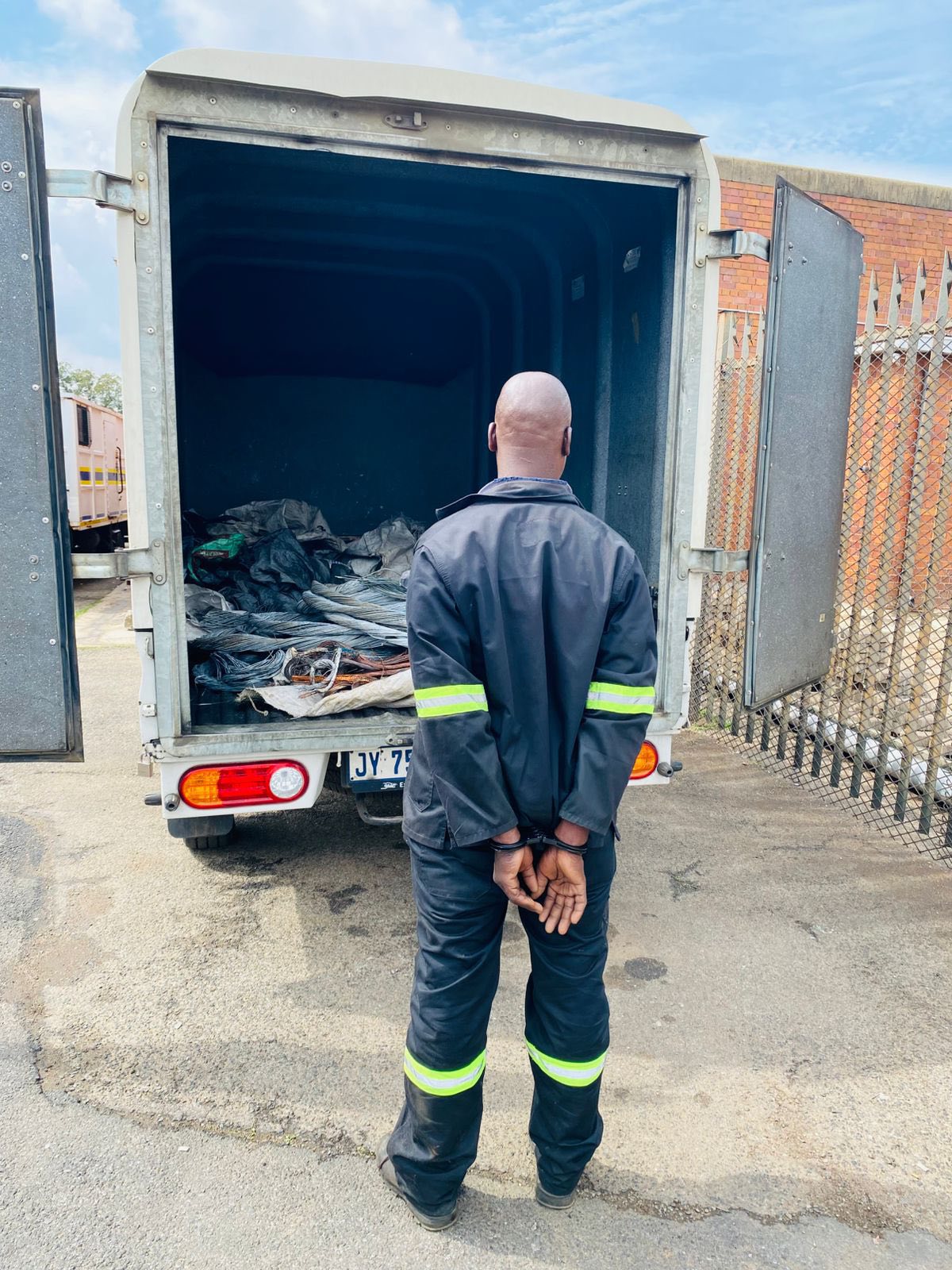 Suspect arrested for possession of an unlicensed firearm, ammunition and suspected stolen property in the Brakpan area