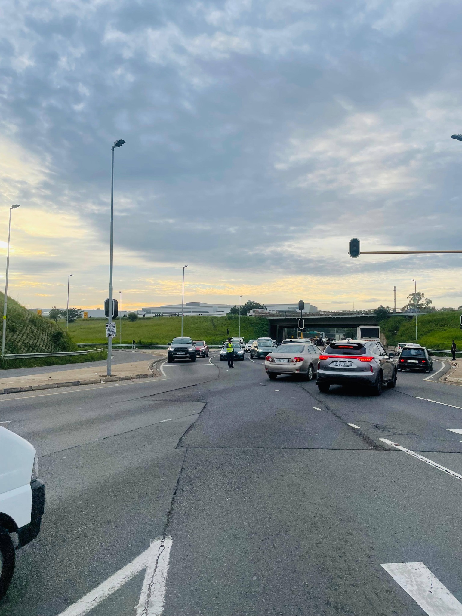 Motorists are advised that traffic lights are currently defective at the N2 and M25 interchange