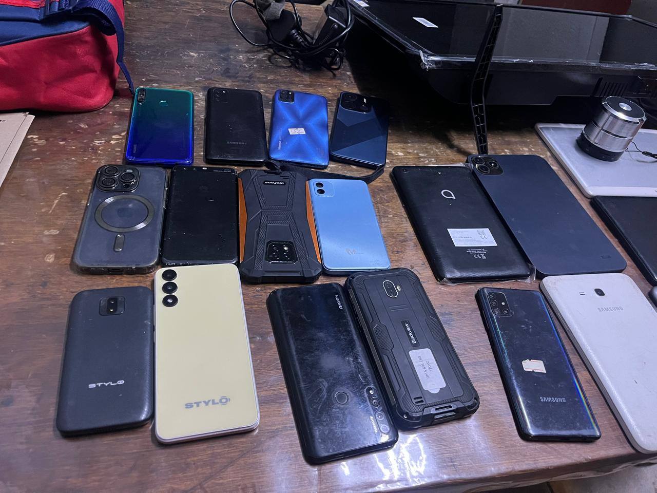 Suspects arrested and stolen electronic goods recovered during a targeted operation