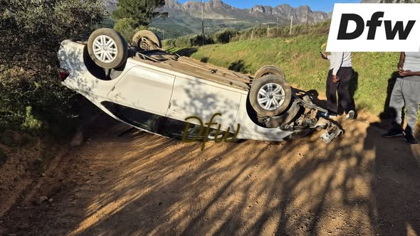 Single vehicle accident on Waterfall road in Dal Josafat