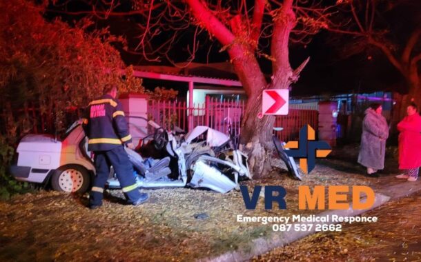 Vehicle crashed into a tree on De la Rey Road in General de Wet, Bloemfontein