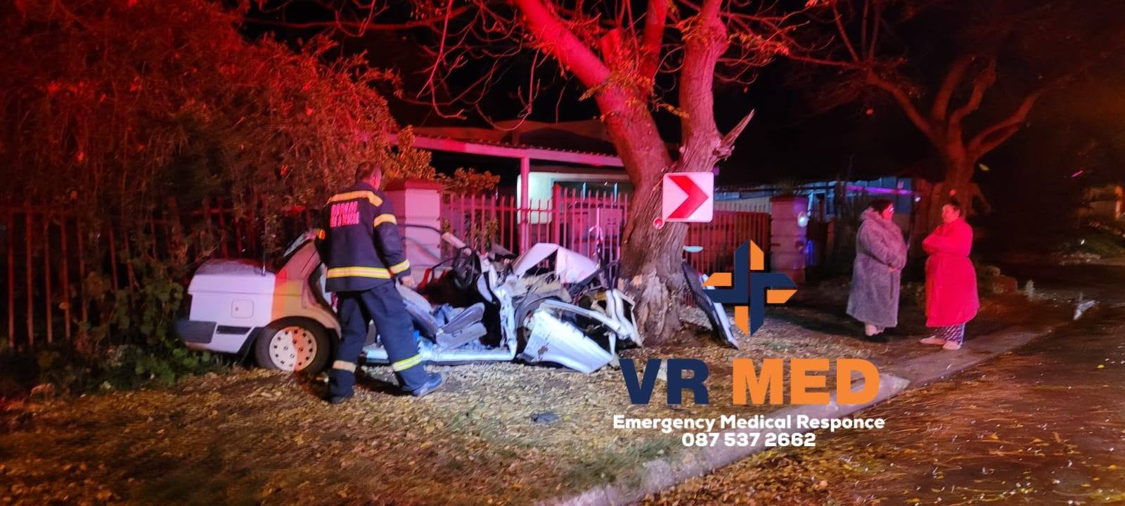 Vehicle crashed into a tree on De la Rey Road in General de Wet, Bloemfontein