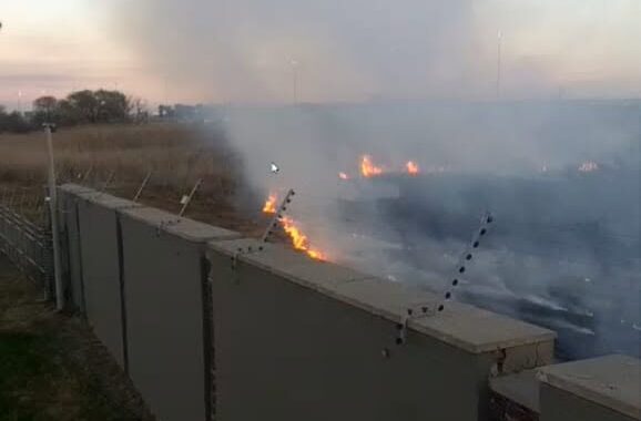Vegetation fire extinguised near a residential estate in Kempton Park