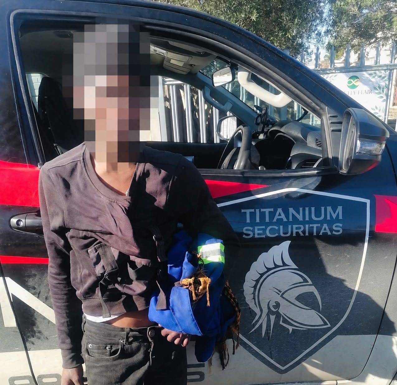 Attempted robbery suspect arrested near the pedestrian footbridge in Hout Street, Kraaifontein