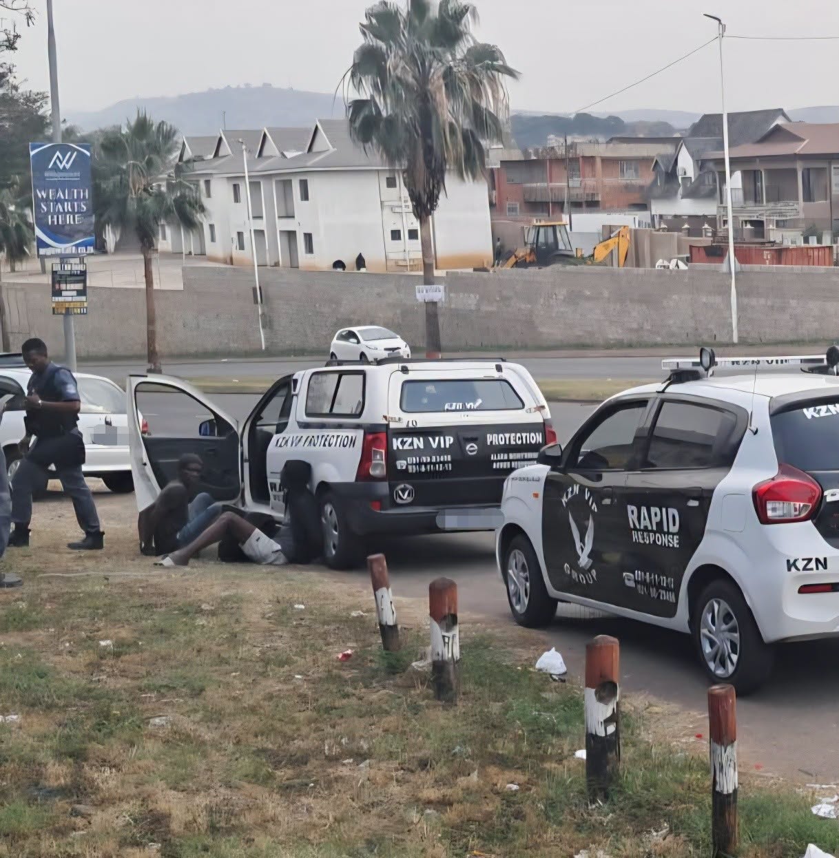 KZN VIP Response Officers Swiftly Apprehend Suspects Following Attempted Housebreaking in Brayford, Phoenix